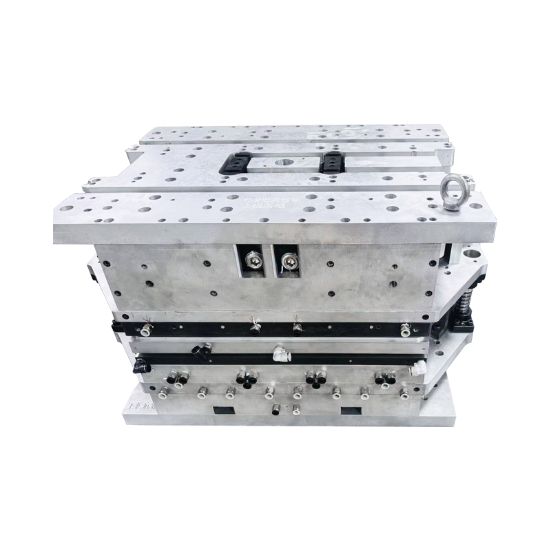 Lunch box thermoforming mold with multi-compartment cavity layout